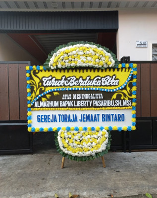 Papan Bunga Duka di Pamukan Utara